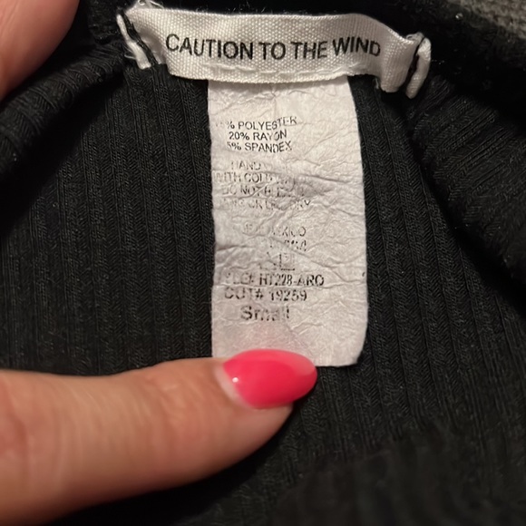 Caution To The Wind black top - Picture 3 of 3